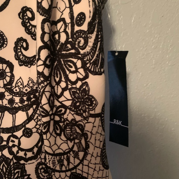 R&K Black/Ivory dress with lace design - Picture 4 of 5